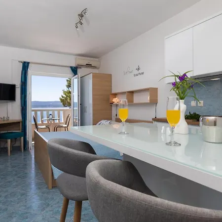 Apartments By The Sea Medici, Omis - 1047 Mimice