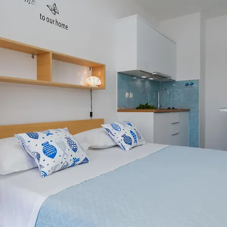 Apartments By The Sea Medici, Omis - 1047 Mimice